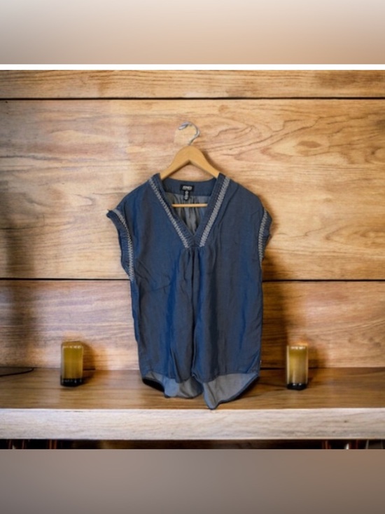 Jones New York Tops - 2/$30 Jones New York Sleeveless V-Neck Stitching High-Low Blouse SZ S Breathable